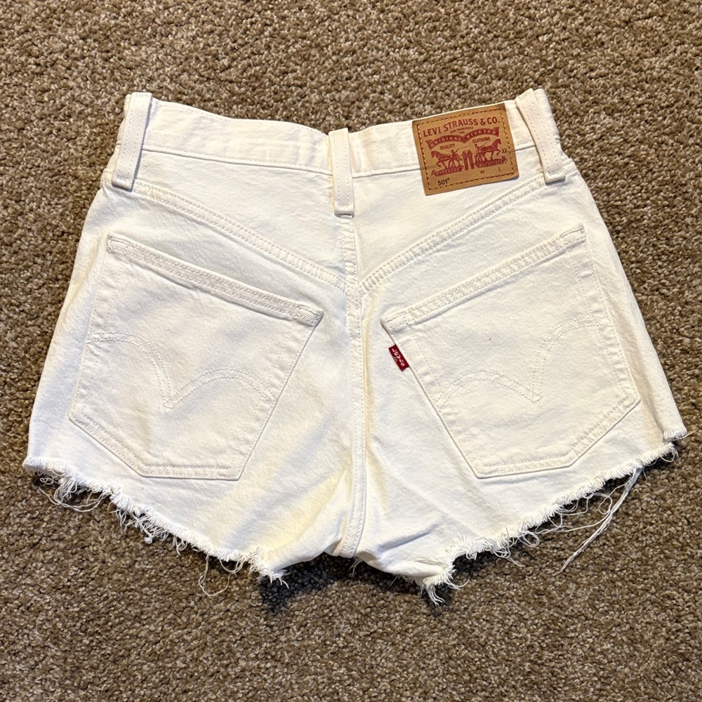 Levi's Women's White Jean Shorts - Picture 3 of 5